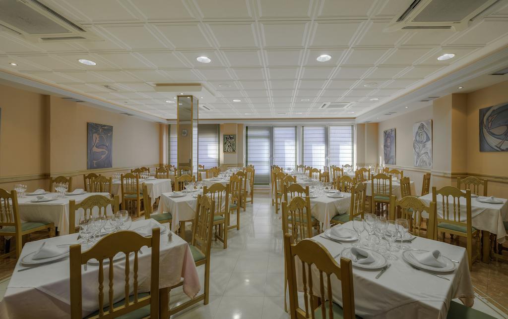 Hostal Restaurante La Pineda El Barco de Avila Exterior photo